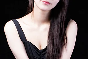 渋谷の会員制SMクラブ「ハーモニー」所属 M嬢れい プロフィール写真2：魅惑的な脚線美